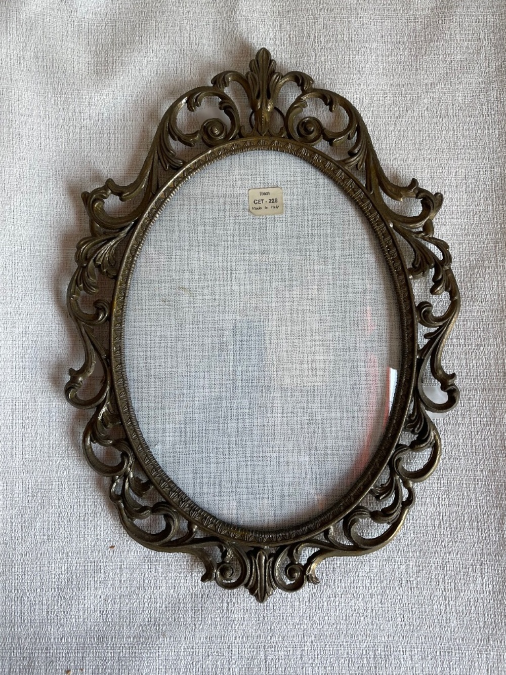 Ornate Oval Metal Wall Frame - Antique Brass - Picture 15 of 15